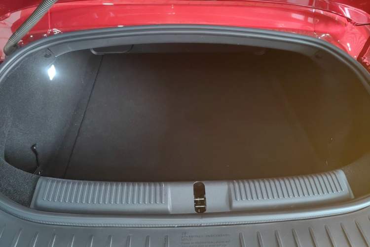 Used MG Cyberster 2024 501km Charming & Heartwarming Edition Trunk