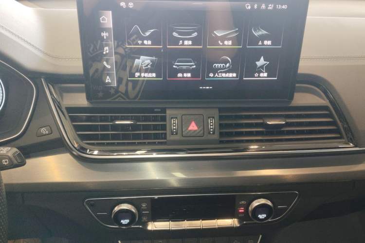 Used Audi Q5L Sportback 2022 Updated 40 TFSI Fashion Version Audio And AC Panel