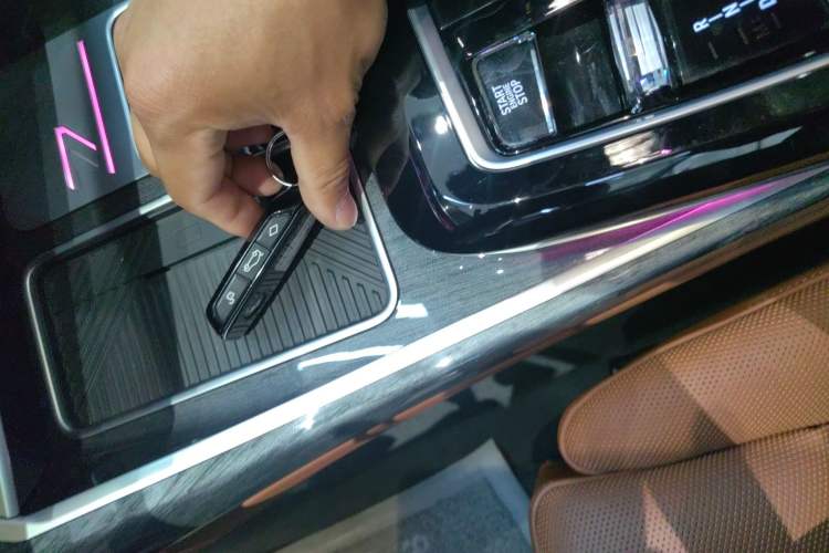 Used BMW 7 Series 2023 740Li Luxury Edition M Sport Package Vehicle Key