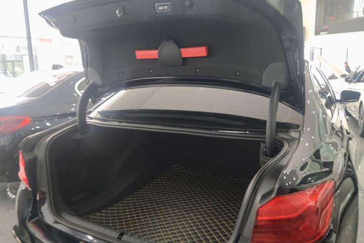 Used BMW 5 Series 2019 Restyled 530Li Luxury Edition M Sport Package
