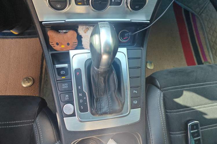 Used Volkswagen FAW-Volkswagen CC 2015 1.8TSI Luxury Model Gear Lever