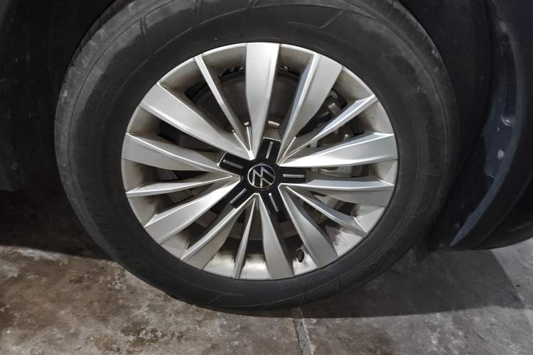 Used Volkswagen Viloran 2023 Revised 330TSI Business Edition Right Front Wheel Hub