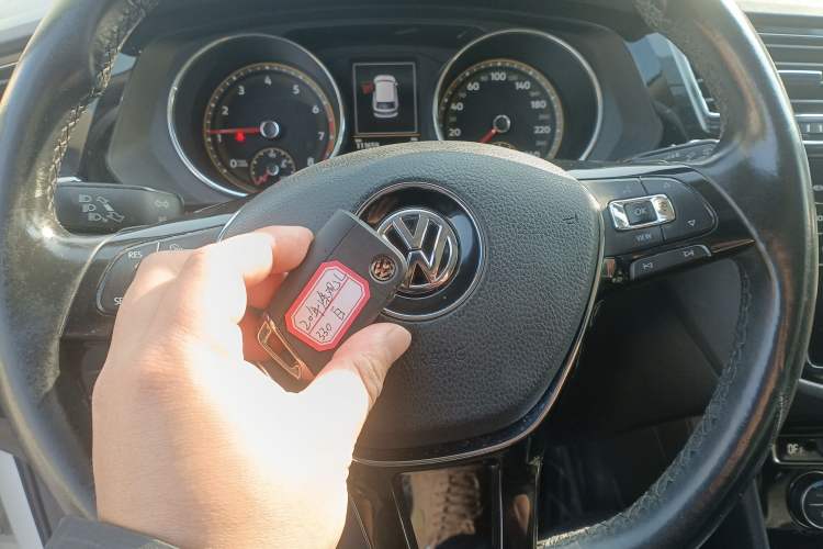 Used Volkswagen Tiguan L 2019 Updated Version 330TSI Automatic Two-Wheel Drive Panoramic Comfort Edition China VI Standard