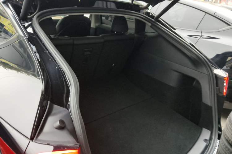 Used Tesla Model Y 2022 Long-Range All-Wheel-Drive Version