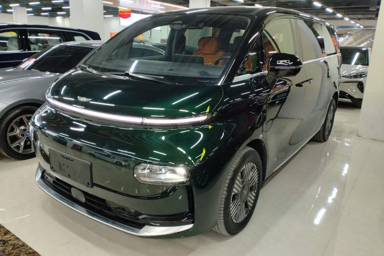 Used Geely Galaxy LEVC L380 2024 140-Degree 6-Seater All-Wheel-Drive Ultra