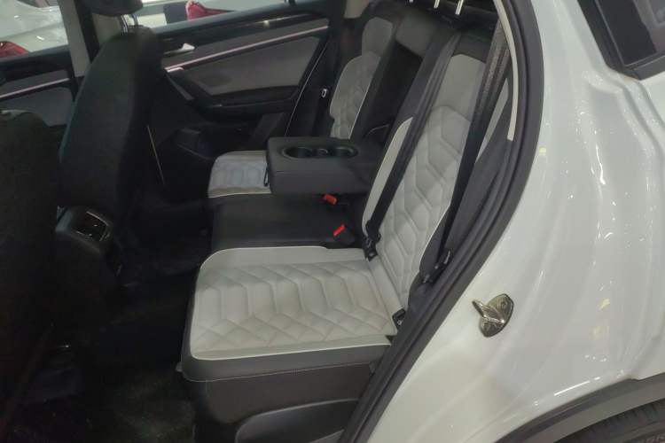 Used Volkswagen Tayron 2023 330TSI Two-Wheel-Drive Luxury Plus Advanced Version Left Rear Seat