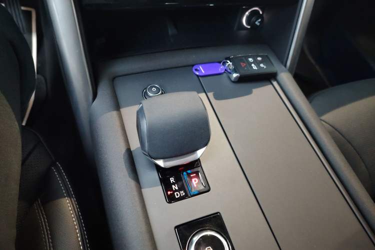 Used Land Rover Discovery 2024 360 PS S
