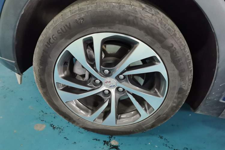 Used Buick Envision 2023 Encore S 652T Two-Wheel-Drive Luxury Model
