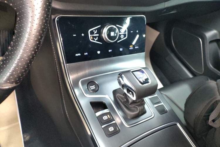 Used Hongqi H5 2022 Classic Model Facelift 1.5T DCT Qiyun Edition Gear Lever