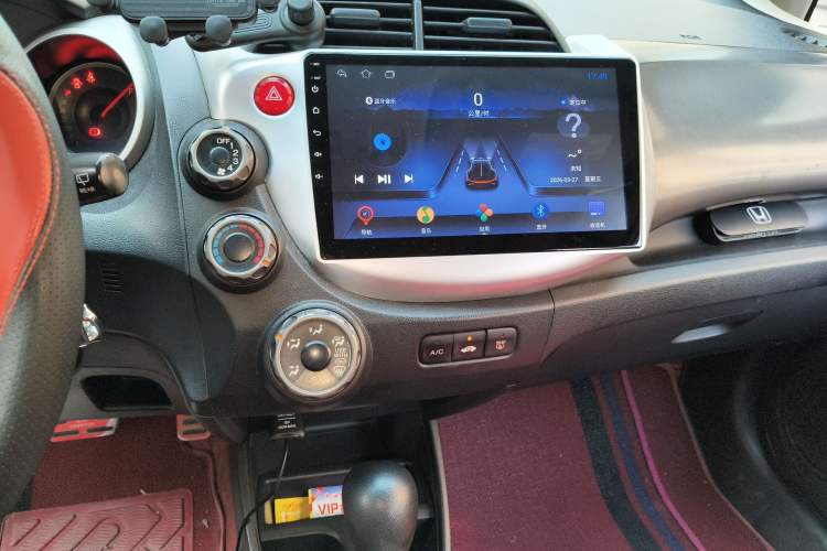 Used Honda Fit 2011 1.5L Automatic Luxury Edition Audio And AC Panel