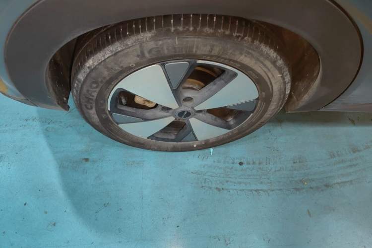 Used BYD Dolphin 2023 420 km Fashion Edition Right Rear Wheel Hub
