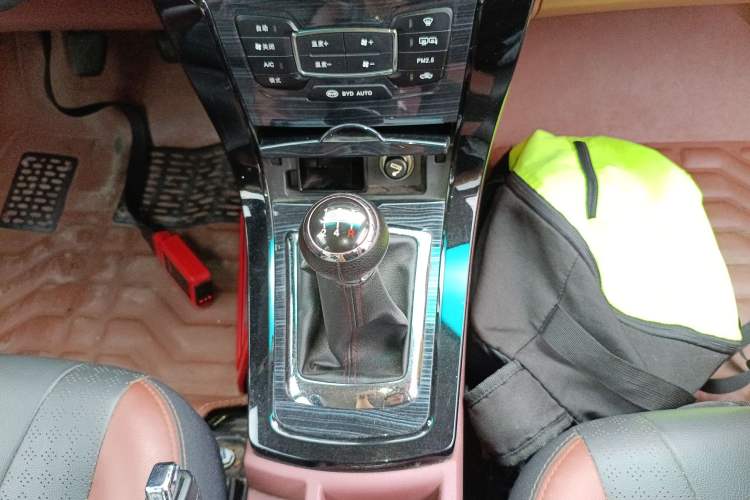 Used BYD Surui 2015 Revised Version 1.5L Manual Luxury Edition
