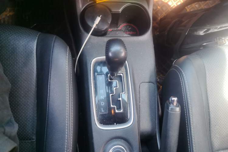 Used Mitsubishi Outlander 2016 2.4L 4x4 Elite Edition 5 Seats Gear Lever