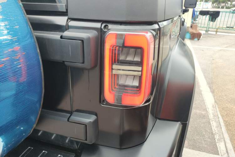 Used BAIC Off-Road BJ40 2021 2.0D Automatic Four-Wheel Drive Blade Hero Edition Adventurer Type Right Rear Taillight