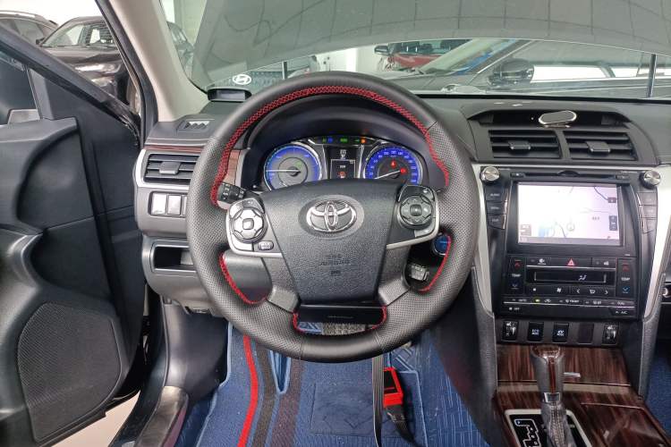 Used Toyota Camry 2016 Dual-Engine 2.5 HG 10th Anniversary Deluxe Navigation Edition
