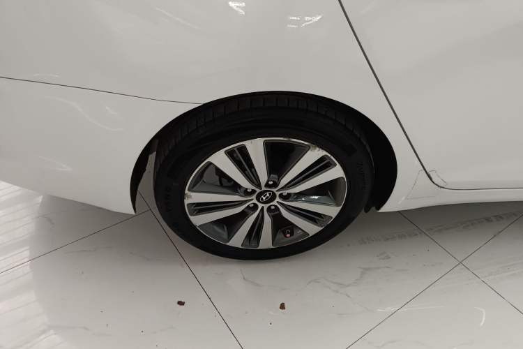 Used Hyundai Mistra 2016 1.8L Automatic Deluxe DLX Model Right Rear Wheel Hub