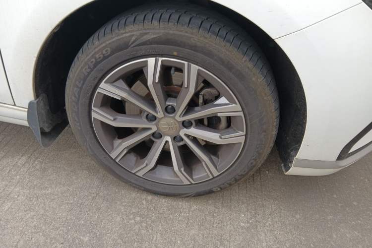 Used BYD Song MAX 2021 Upgraded Model 1.5T Automatic Luxury 7-Seater Right Front Wheel Hub