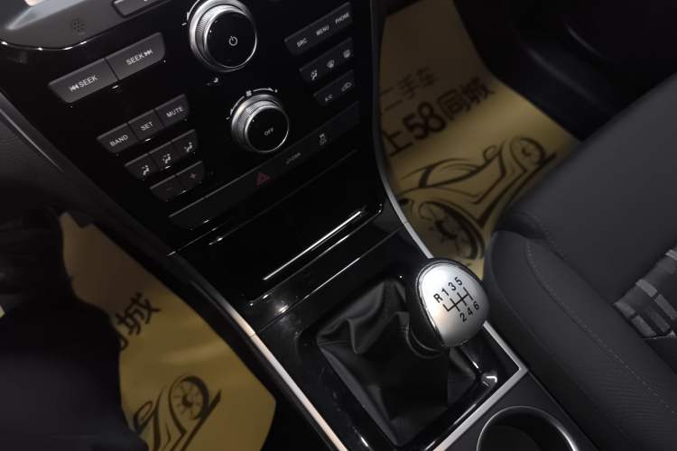 Used Haval H2 2018 Chuanxiang Edition 1.5T Manual Two-Wheel Drive Fashion Model China V Standard Gear Lever