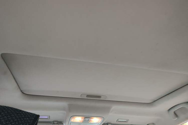 Used CHANGAN CS75 2014 2.0L Manual Leading Version China IV Standard
