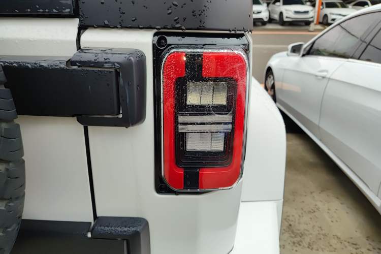 Used BAIC Off-Road BJ40 2023 2.0D Automatic Four-Wheel Drive Blade Hero Edition Adventurer Type (with Front and Rear Electronic Locks) Exterior 2