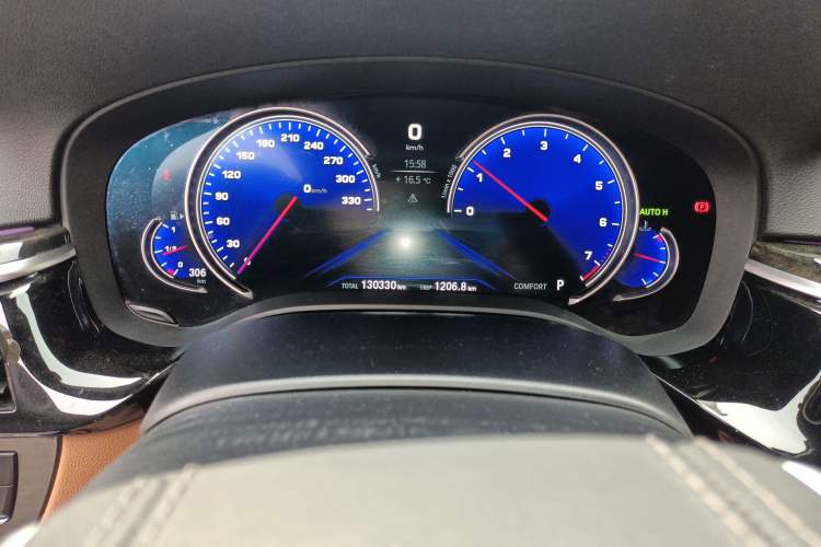 Used BMW 5 Series 2018 530Li Leading Model M Sport Package Odometer Close Up