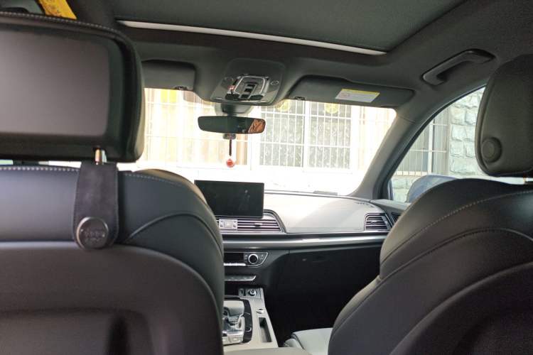 Used Audi Q5L 2025 40 TFSI Luxury Dynamic Edition Headliner