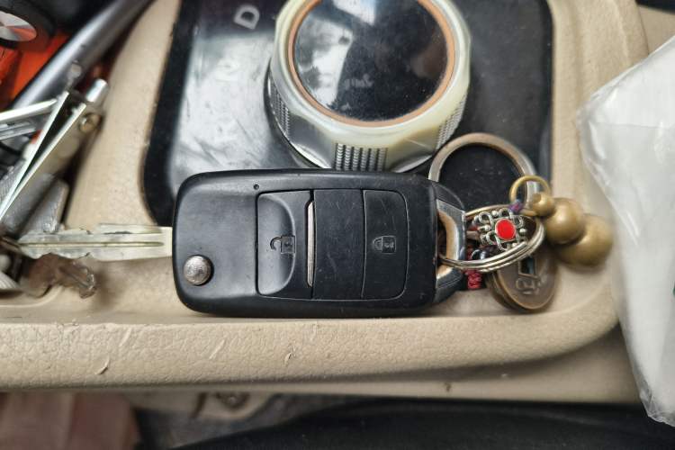 Used CHANGAN KUAYUE Xing V5 EV 2021 Luxury 6-Seater Passenger Bus with Lingdian System
