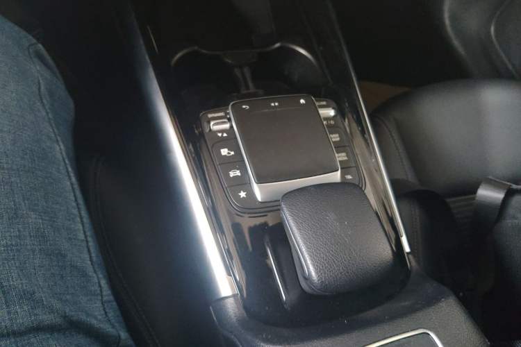 Used Mercedes-Benz B-Class 2022 Revised B 200 Dynamic Edition Gear Lever