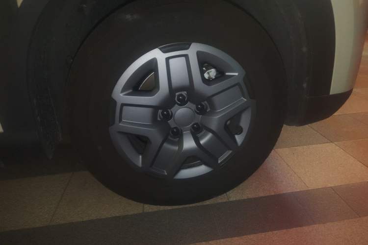 Used BYD Yuan UP 2024 401 km Active Version Right Front Wheel Hub