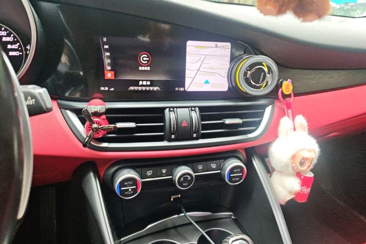 Used Alfa Romeo Giulia 2017 2.0T 280HP Luxury Edition Audio And AC Panel