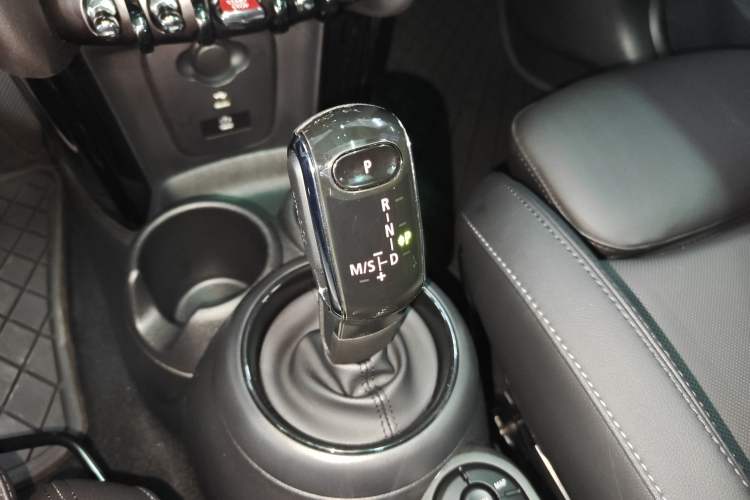 Used MINI MINI 2023 1.5T COOPER Artist
