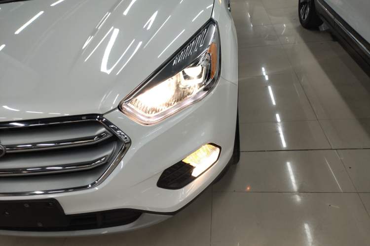 Used Ford Kuga 2018 EcoBoost 180 Two-Wheel-Drive Platinum Edition
