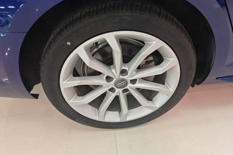Used Audi A4L 2018 30th Anniversary Edition 40 TFSI Fashion Model
