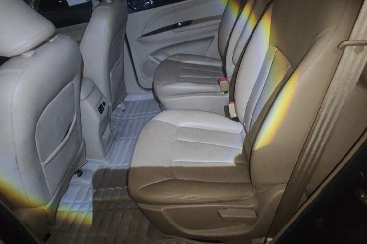 Used Baojun 730 2016 1.8L iAMT Comfort Version 7 Seats Left Rear Seat