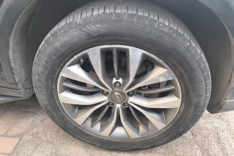 Used GAC Trumpchi GS8 2017 320T Two-Wheel Drive Luxury Smart Connectivity Version (7 Seats) Right Front Wheel Hub