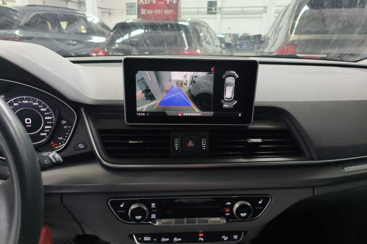 Used Audi Q5L 2018 45 TFSI Prestige Fashion Edition China V Emission Standard Audio And AC Panel