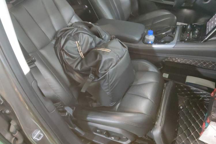 Used Nio ES8 2018 355 km Base Version 7-Seater Edition Right Front Seat