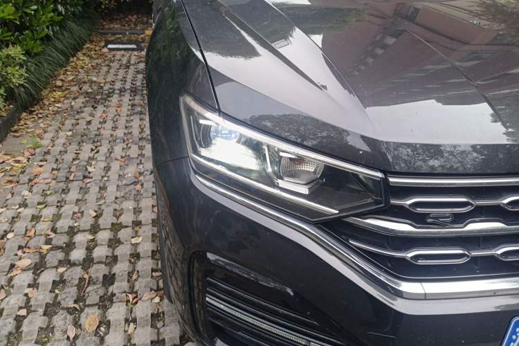 Used Volkswagen Tayron 2021 380TSI All-Wheel Drive R-Line Connected Version Right Front Headlight