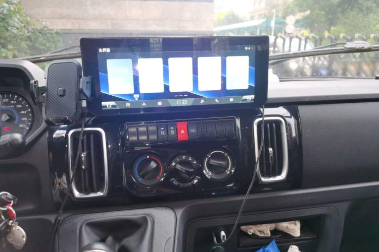 Used Iveco Daily 2023 2.5T A35M1 Short Wheelbase Mid-Height Single-Tire Side-Sliding Door 5–9 Seats