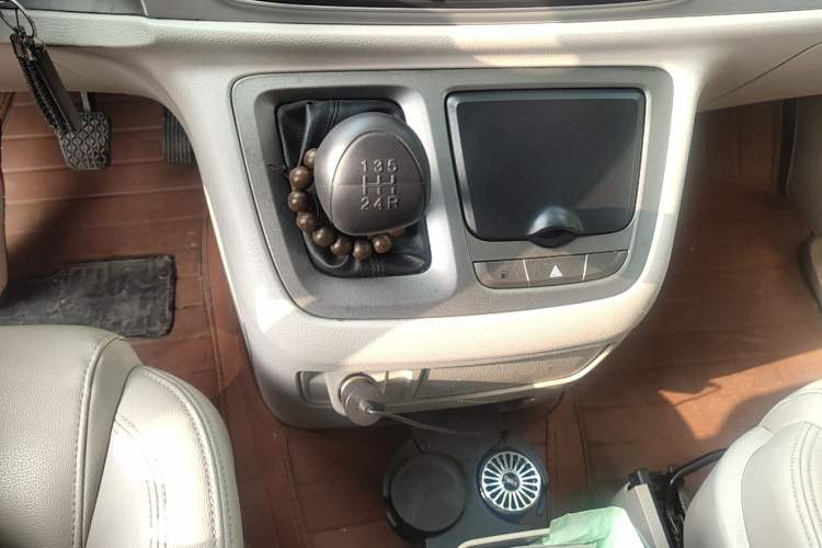 Used SAIC MAXUS G10 2016 2.4L Manual Elite Edition Gear Lever