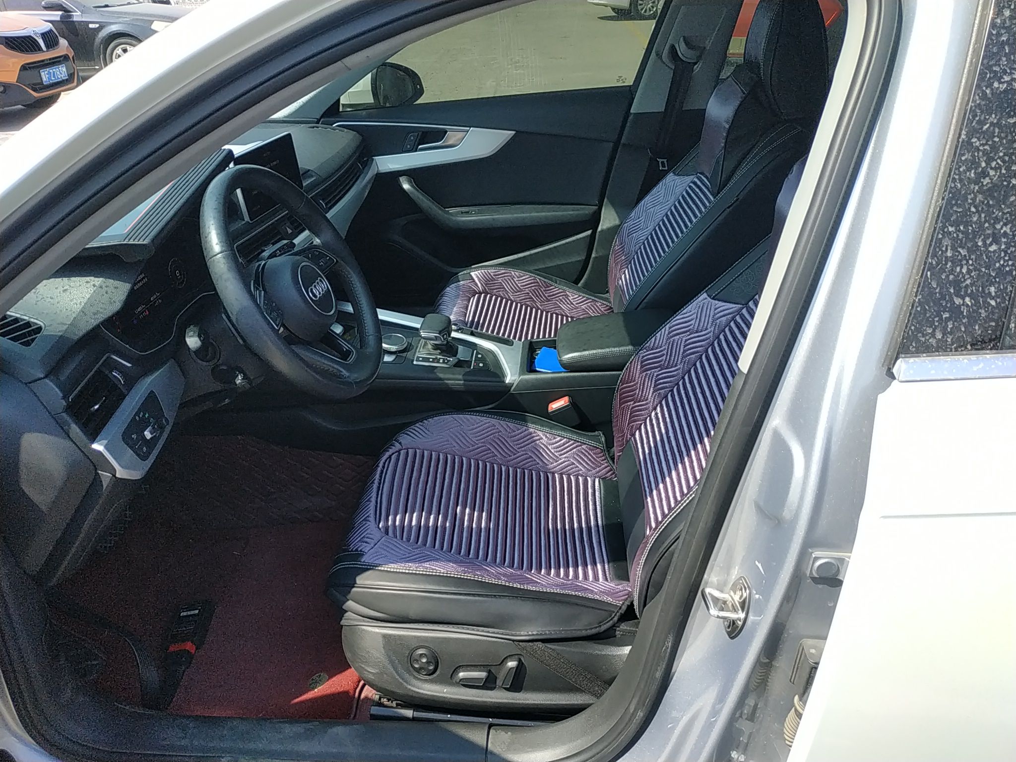 Переднее сиденье в автомобиле