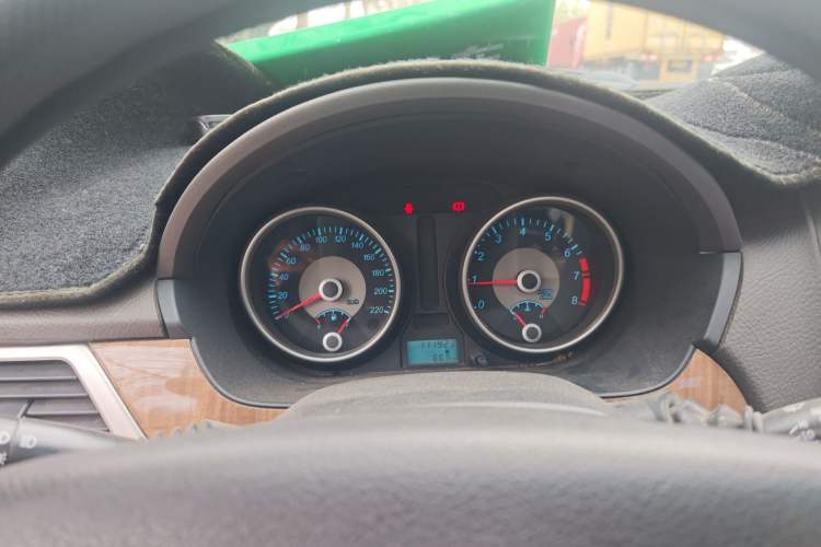 Used Buick Excelle 2015 1.5L Manual Classic Trim Instrument Cluster