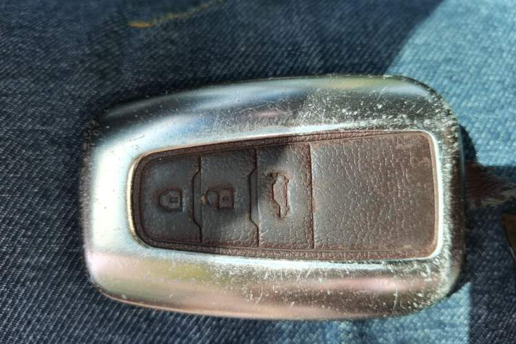 Used Toyota Camry 2019 Dual-Engine 2.5 HG Luxury Edition China V Standard
