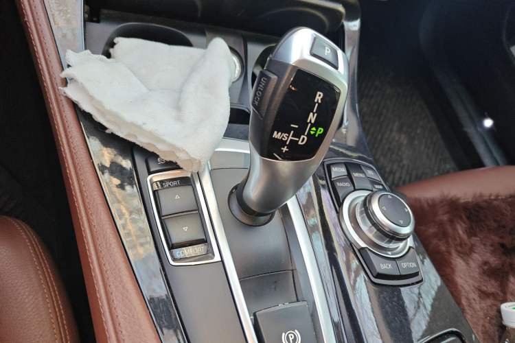 Used BMW 5 Series 2014 520Li Elegant Model
