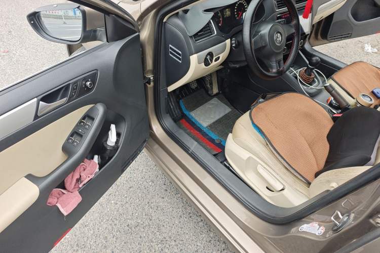 Used Volkswagen Sagitar 2012 1.6L Manual Comfort Model Driver Seat