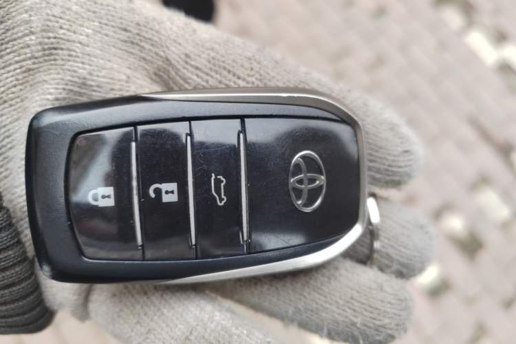 Used Toyota Prado 2016 3.5L Automatic TX-L Vehicle Key
