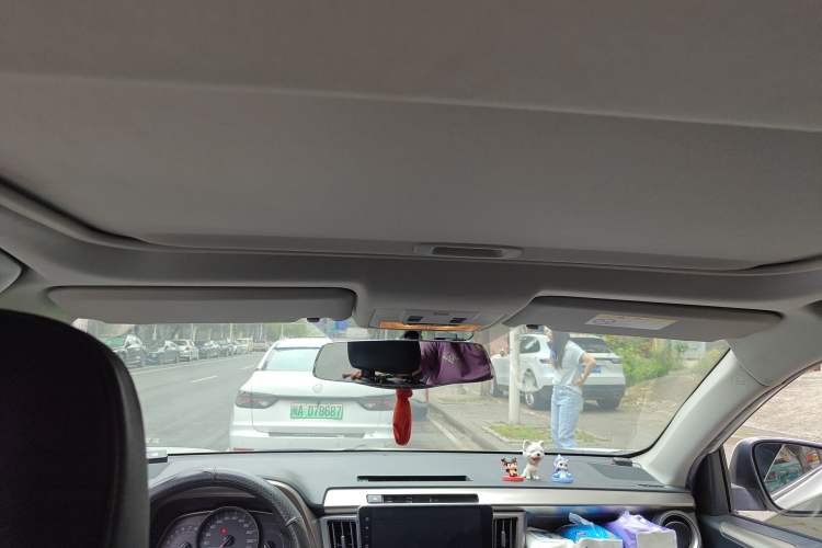 Used Toyota RAV4 2015 2.0L CVT Two-Wheel Drive Fashion Edition Headliner