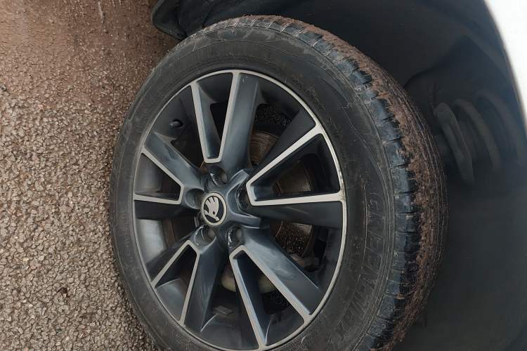 Used Skoda Yeti 2014 1.8TSI DSG All-Wheel Drive Edition Right Front Wheel Hub
