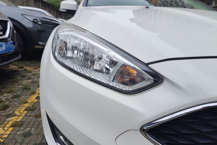 Used Ford Focus 2015 Hatchback 1.6L Manual Fashion Edition
