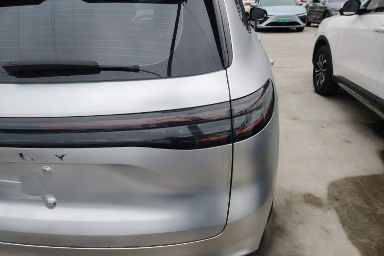 Used Geely Galaxy Xingjian 7 EM-i 2025 120km Flagship Edition Exterior 3